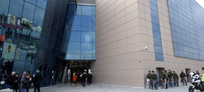 Ανοιχτά τα πολυκαταστήματα την Κυριακή 8 Μαΐου